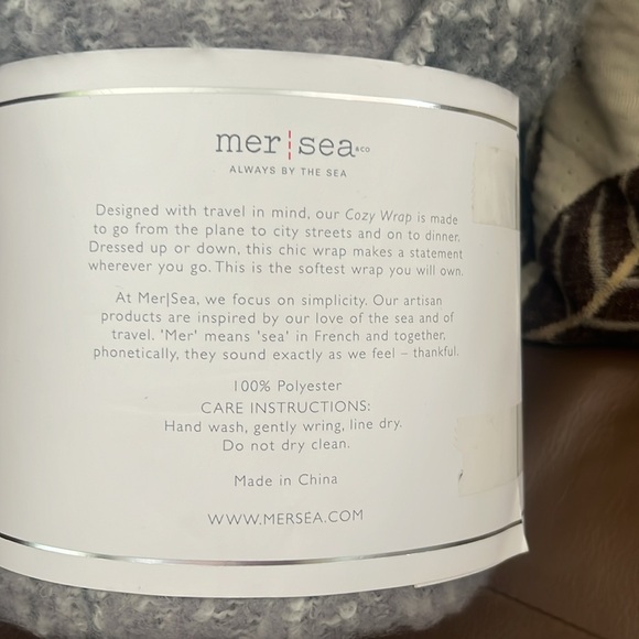 MER SEA NWT nubby Cozy Wrap Travel Wrap - Picture 5 of 7